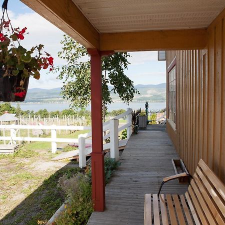 Auberge Au Poste De Traite Sainte-Famille ภายนอก รูปภาพ