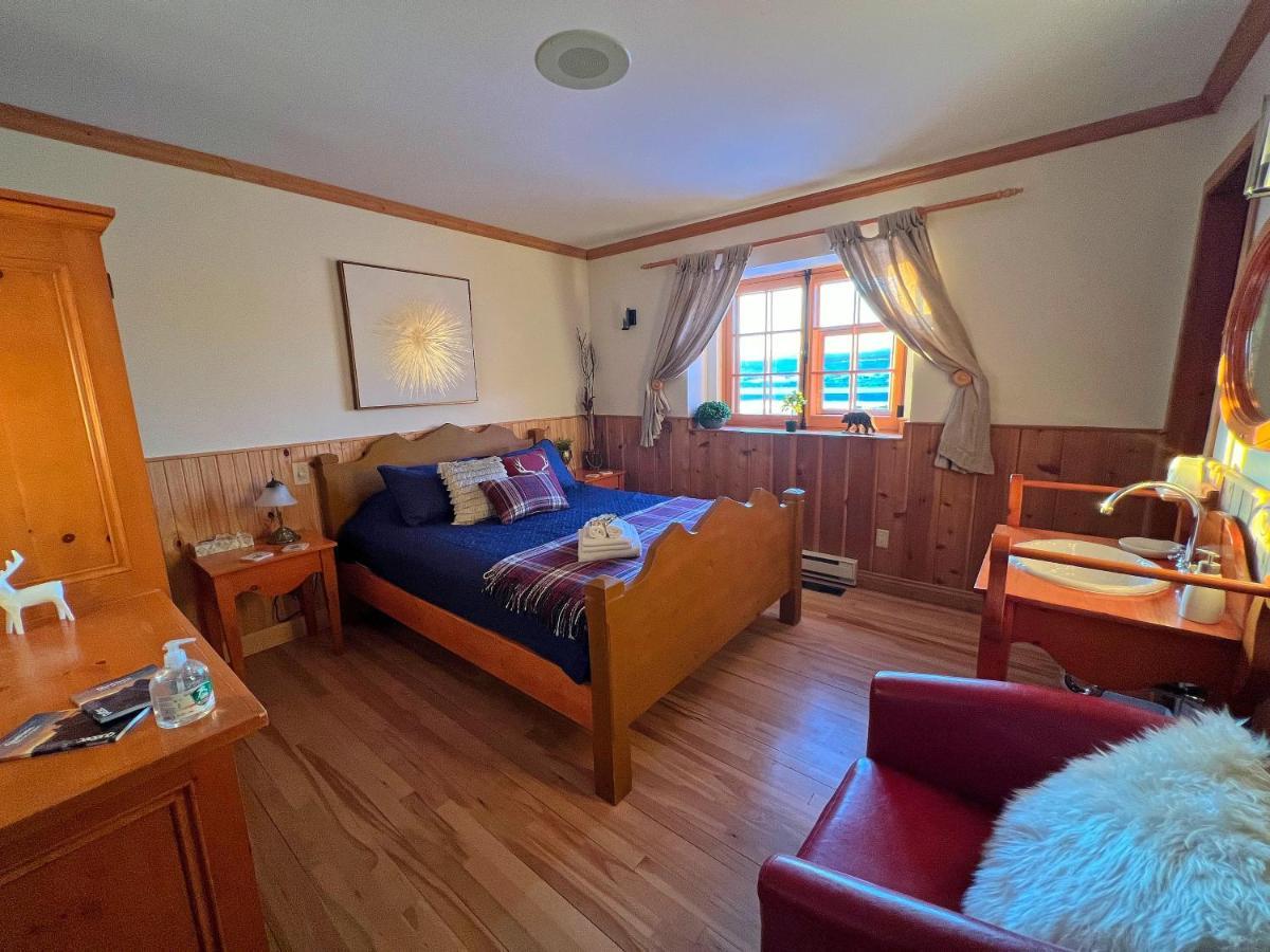 Auberge Au Poste De Traite Sainte-Famille ภายนอก รูปภาพ