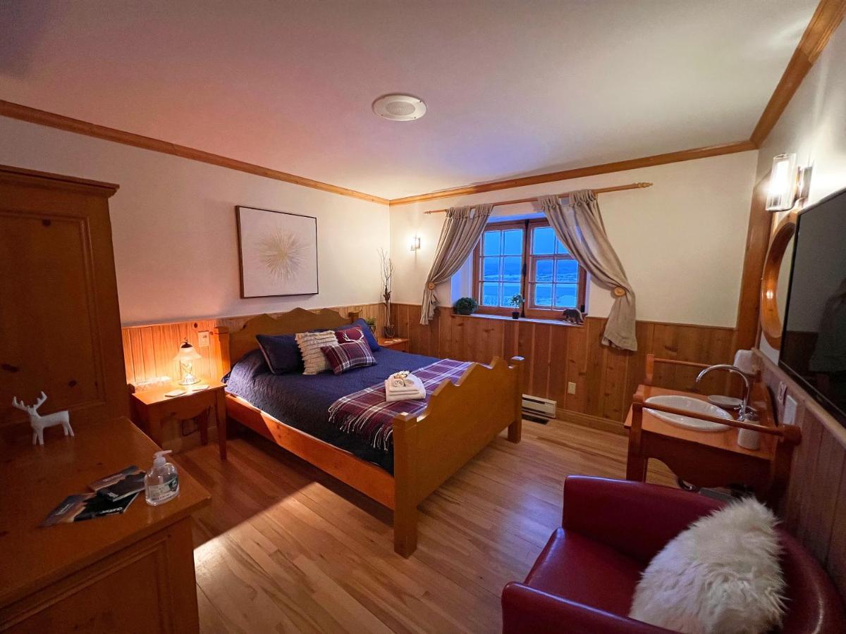 Auberge Au Poste De Traite Sainte-Famille ภายนอก รูปภาพ
