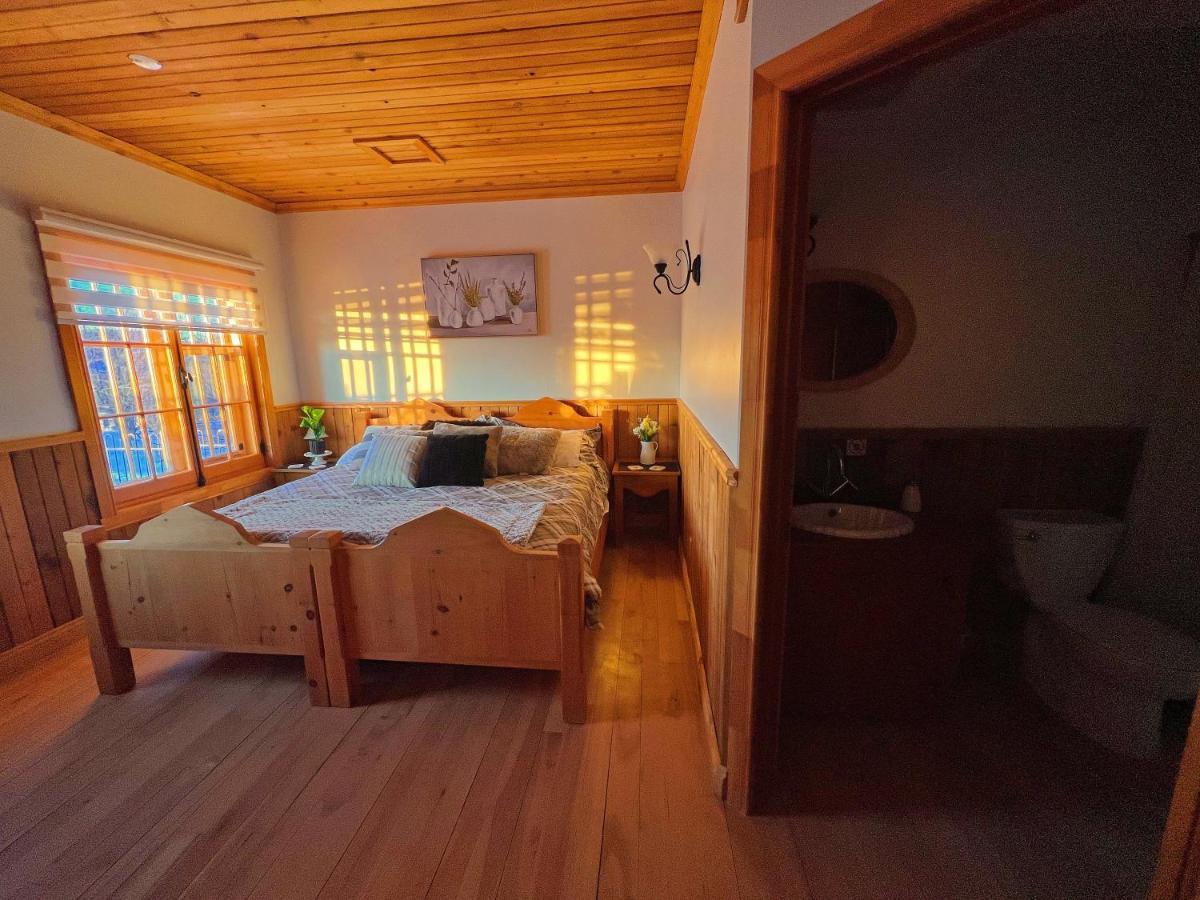 Auberge Au Poste De Traite Sainte-Famille ภายนอก รูปภาพ