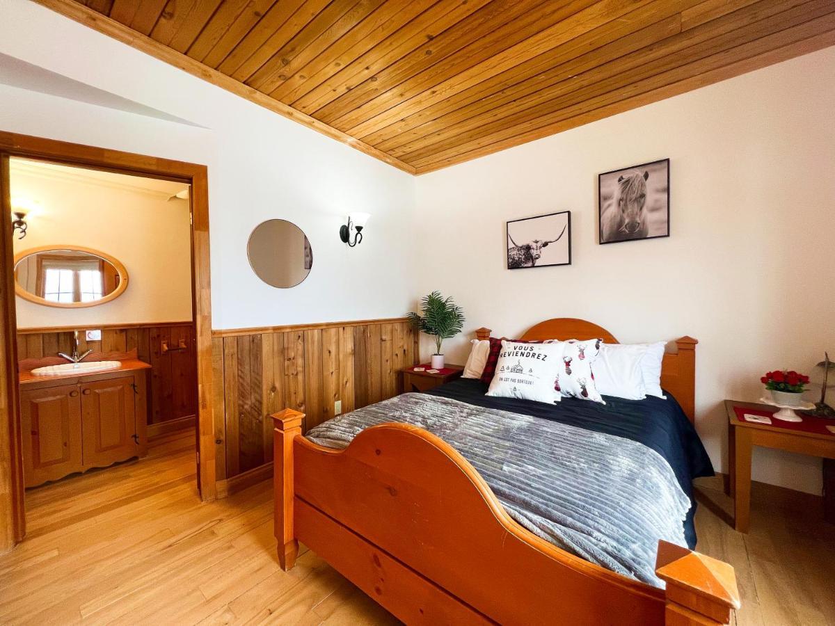 Auberge Au Poste De Traite Sainte-Famille ภายนอก รูปภาพ