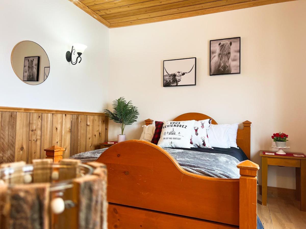 Auberge Au Poste De Traite Sainte-Famille ภายนอก รูปภาพ