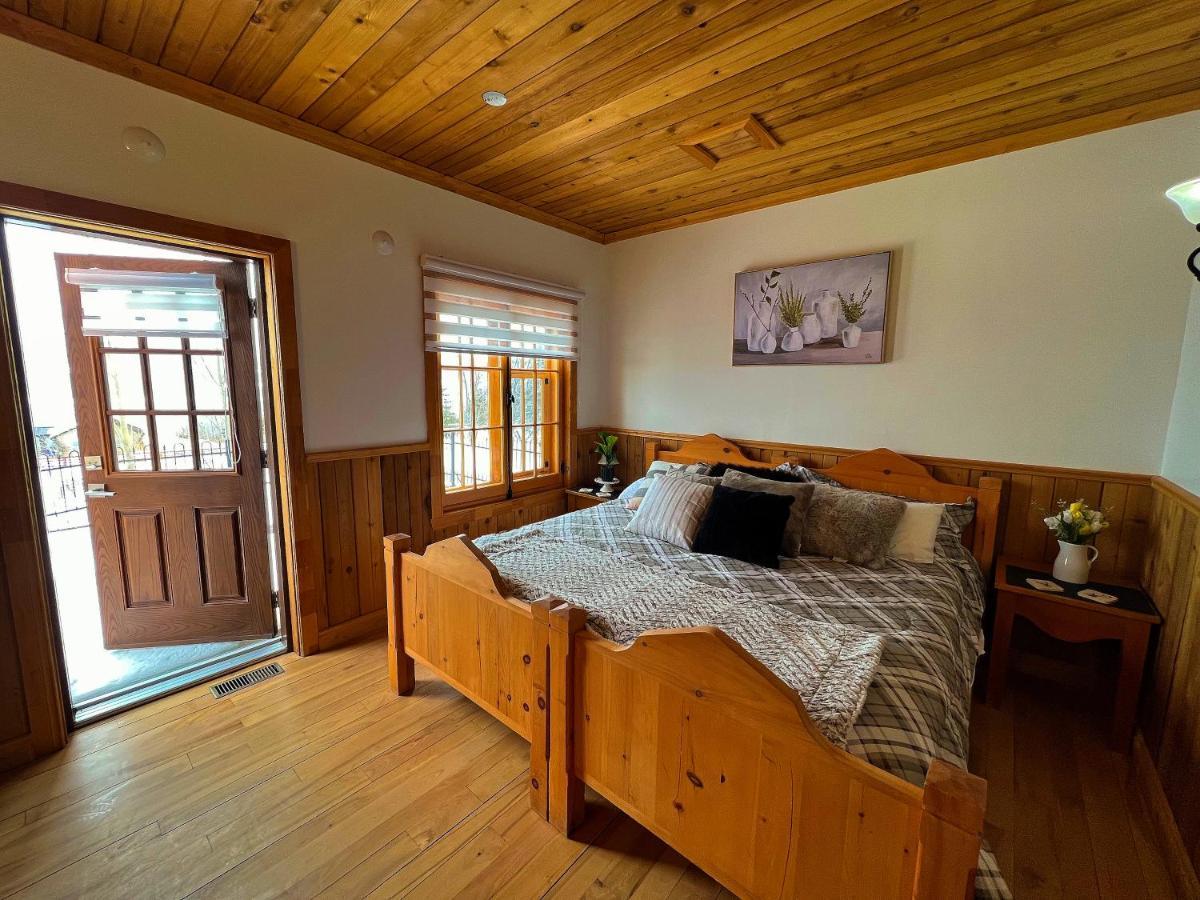Auberge Au Poste De Traite Sainte-Famille ภายนอก รูปภาพ