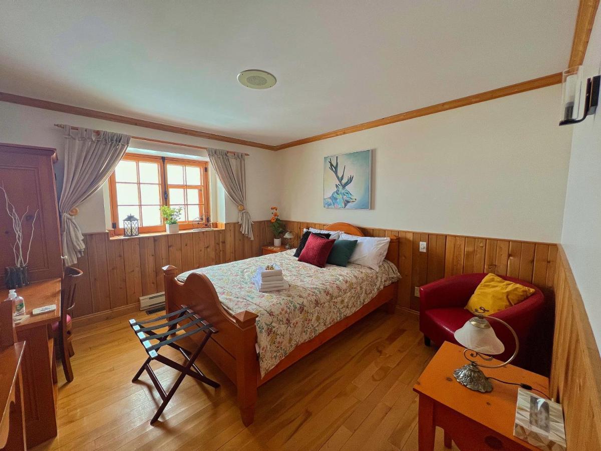 Auberge Au Poste De Traite Sainte-Famille ภายนอก รูปภาพ