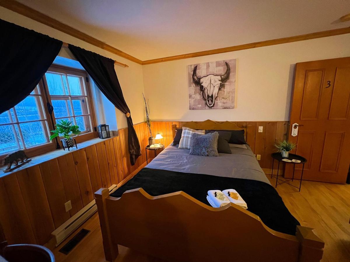 Auberge Au Poste De Traite Sainte-Famille ภายนอก รูปภาพ