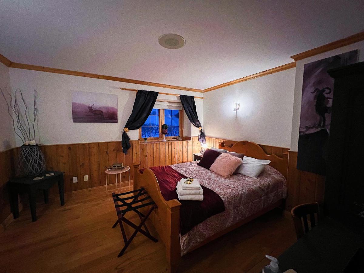 Auberge Au Poste De Traite Sainte-Famille ภายนอก รูปภาพ