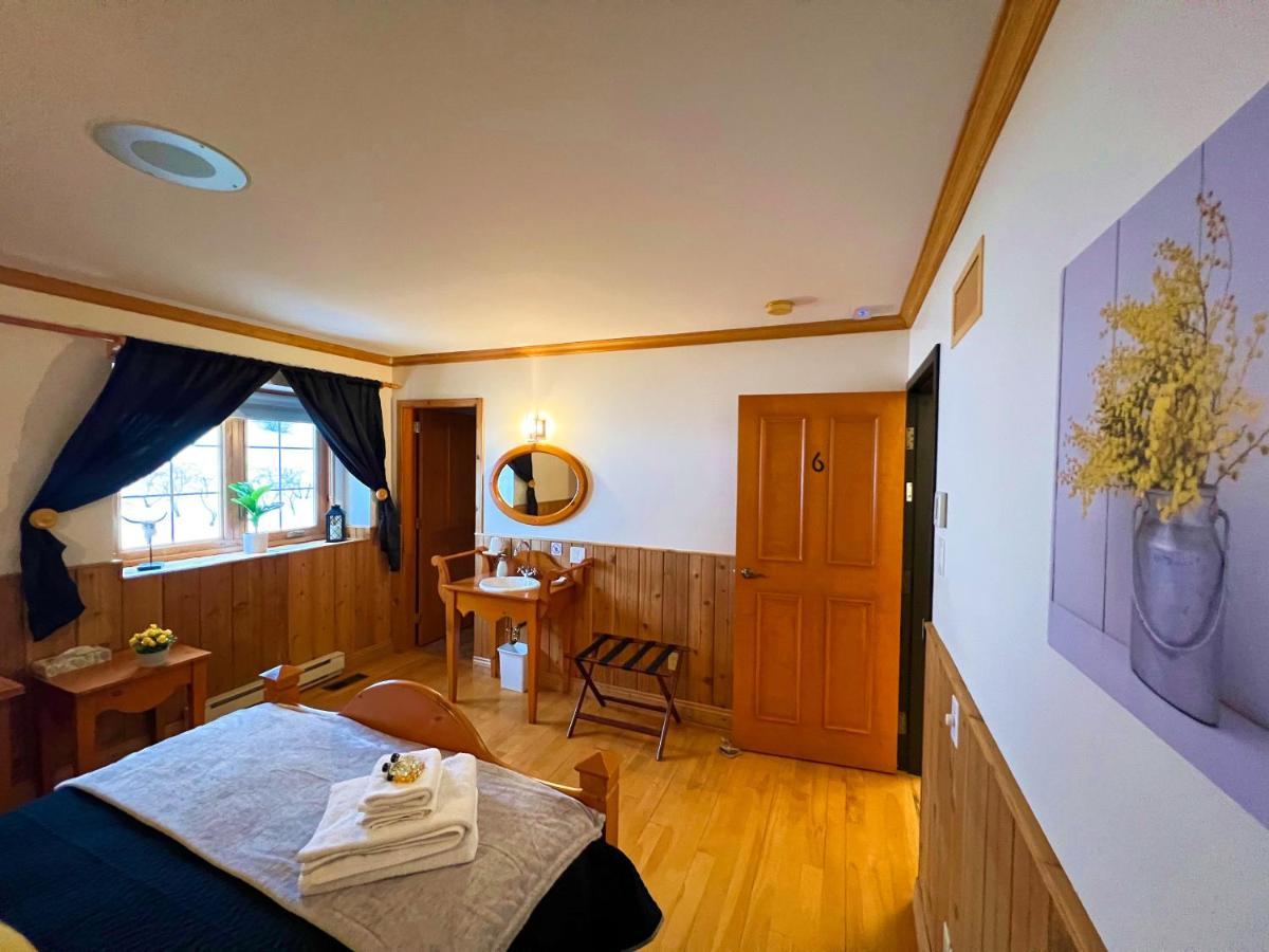 Auberge Au Poste De Traite Sainte-Famille ภายนอก รูปภาพ