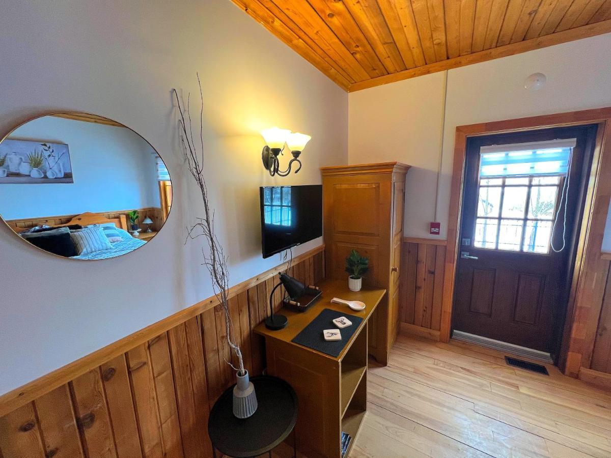Auberge Au Poste De Traite Sainte-Famille ภายนอก รูปภาพ