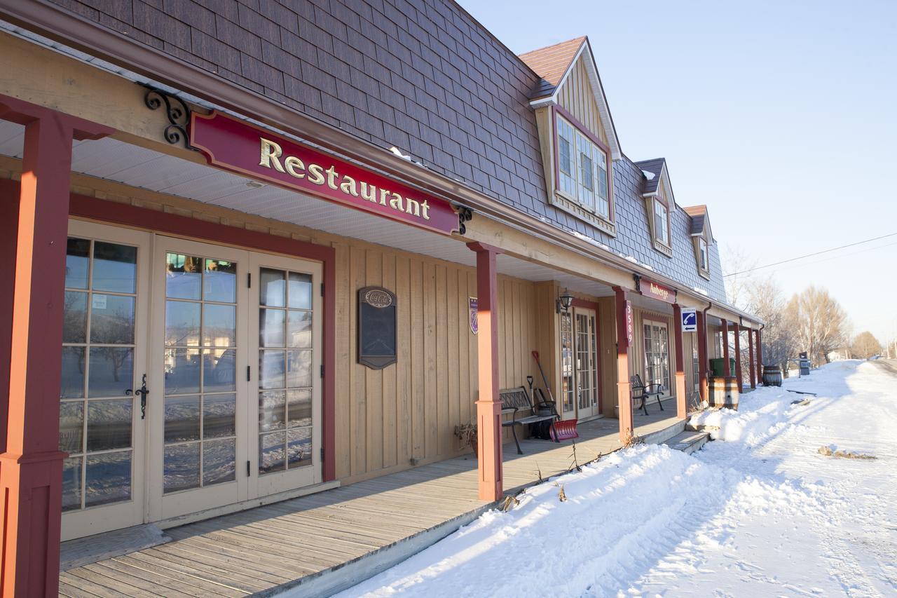 Auberge Au Poste De Traite Sainte-Famille ภายนอก รูปภาพ